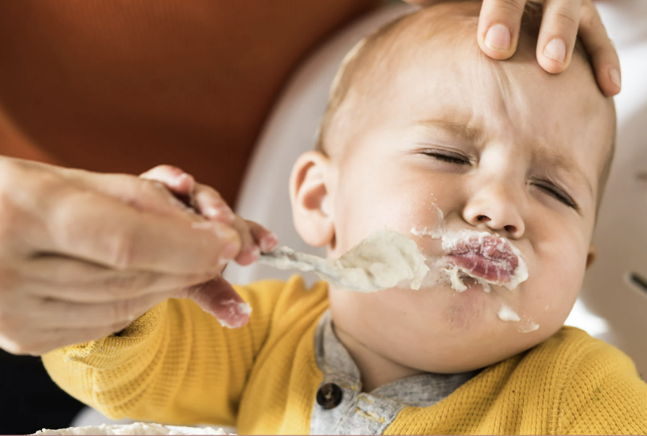 MPASI naik tekstur, tanda bayi siap makan kasar, cara naik tekstur MPASI, MPASI finger food, perkembangan makan bayi, Bunda, si Kecil